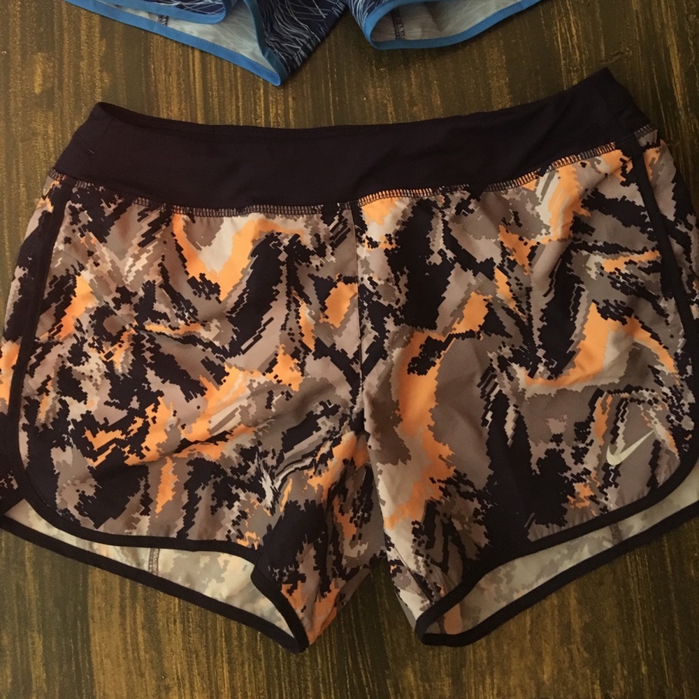 New Nike running shorts; girl L-XL - Picture 8 of 8